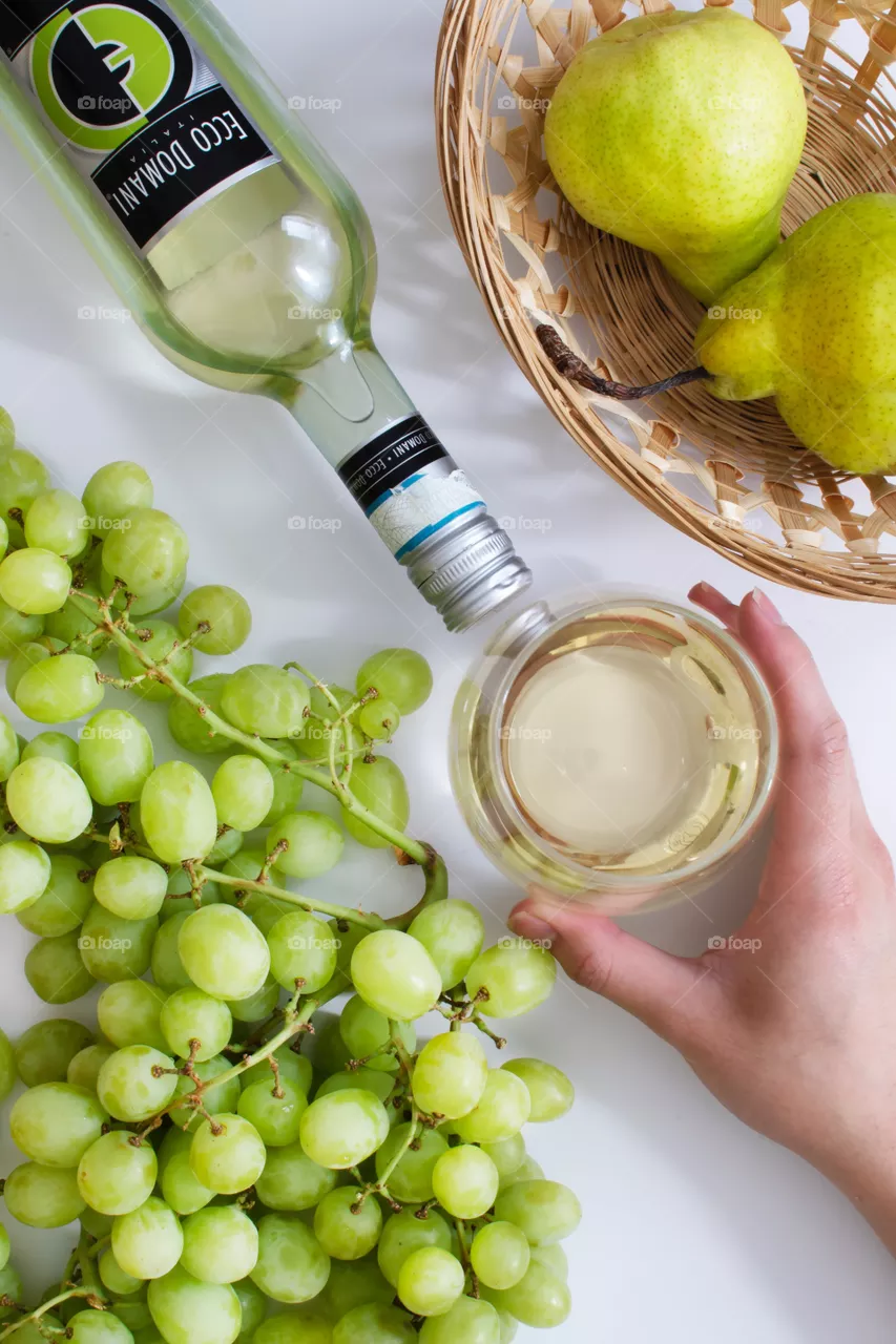 Here’s another Ecco Domani Italia’s Pinot Grigio delle Venezie entry. I am new to flat lay with grapes and pear and enjoyed doing this so much! Hope you will like it! Happy Friday!
