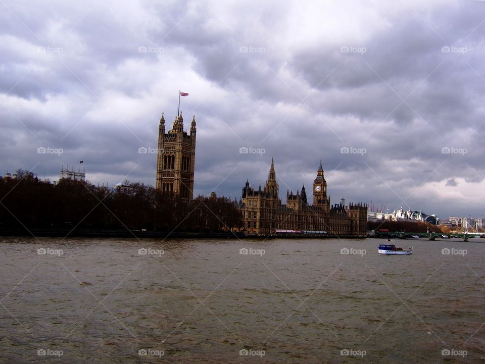 commuting on Thames river