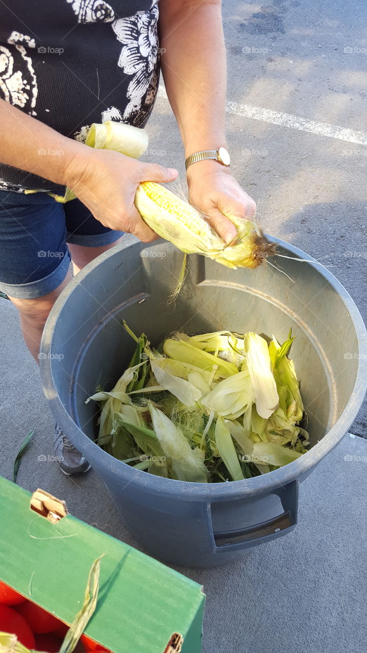 peeling corn