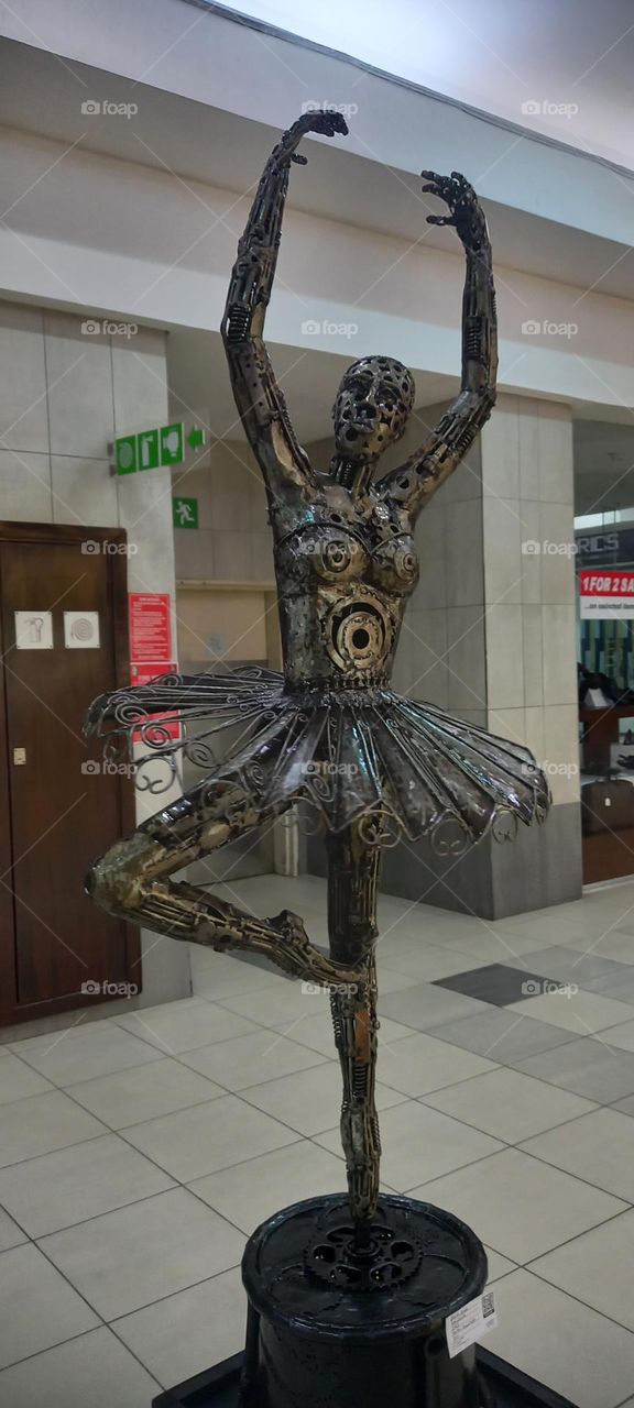 Wow!!@ I can dance.Check out this amazing dance machine giving us various steps.Dancing like no one is watching.