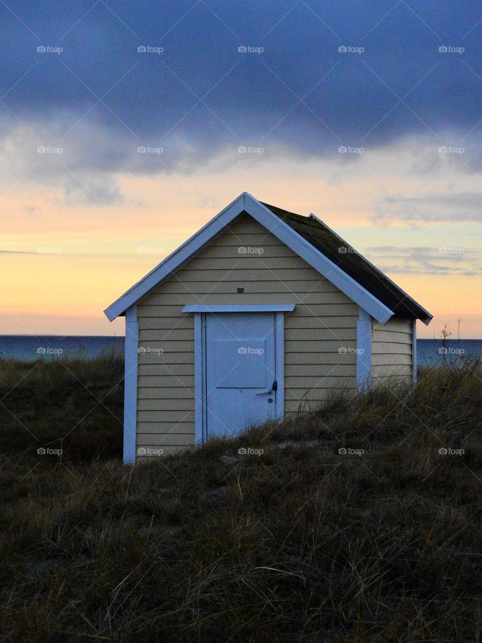 Beachhut in sunset