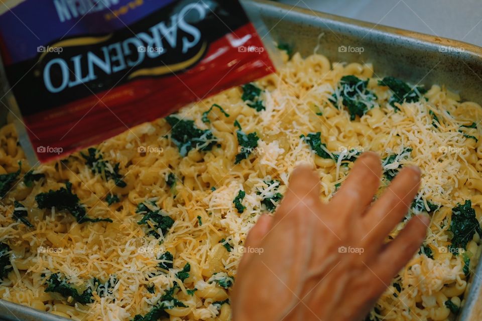 Making Macaroni And Cheese from scratch, cooking at home, spinach macaroni and cheese, Sargento cheese product shot, delicious comfort foods, corona virus quarantine dishes, favorite foods 