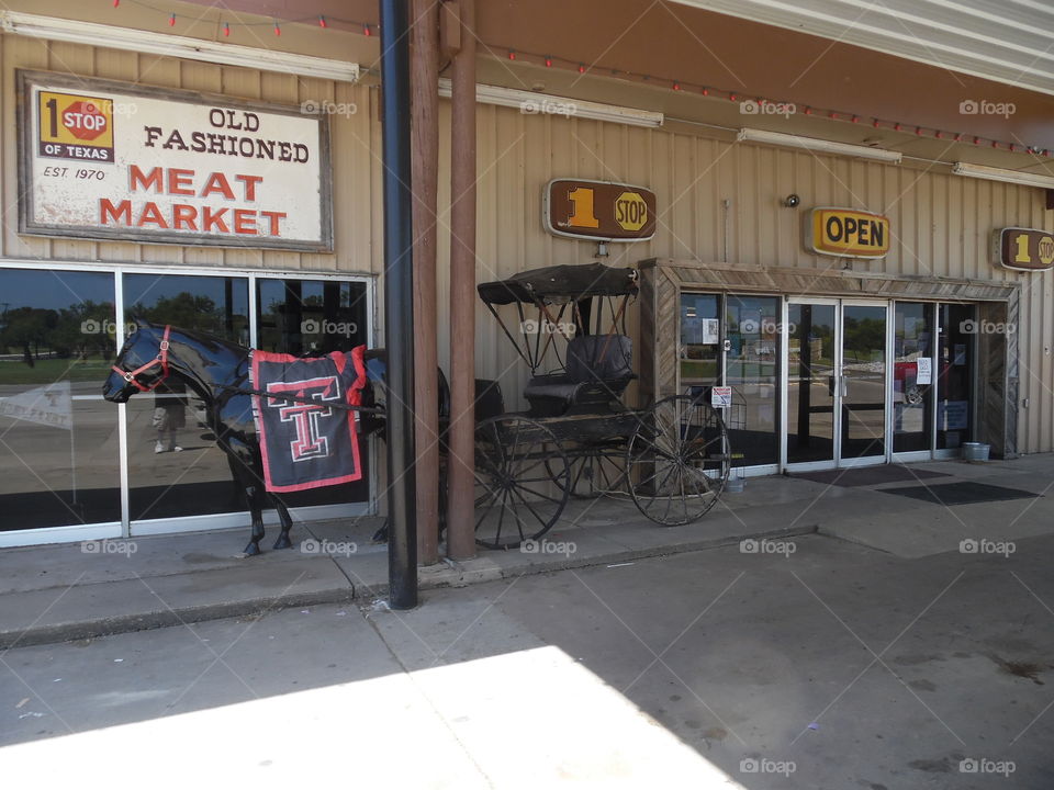horse 🐴 and carriage. This is another picture of a horse and carriage that I saw on my way to Jacksboro Texas