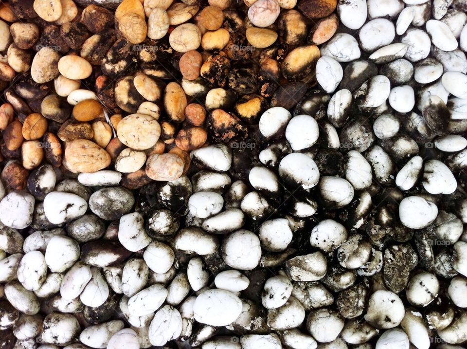 Contrast stones brown and white