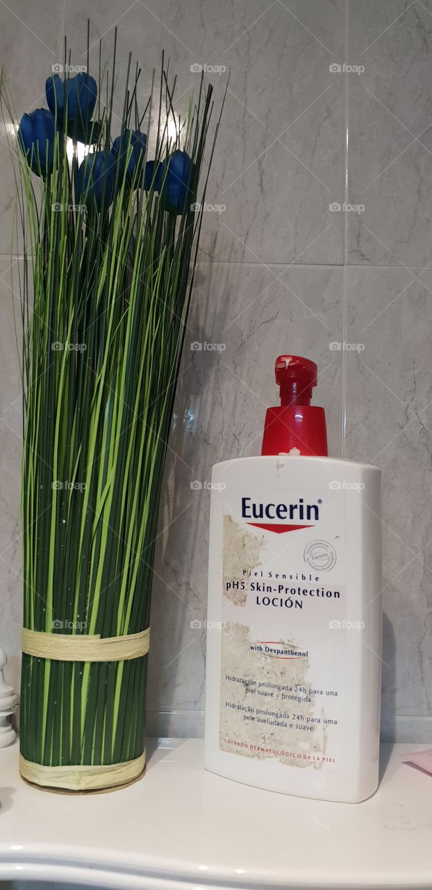 un toque en el baño