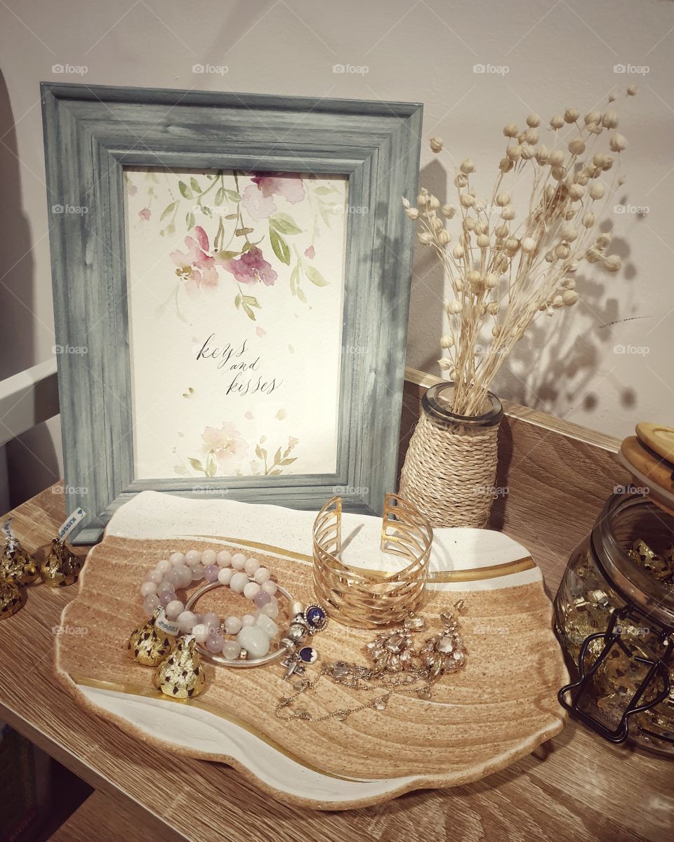 keys and jewelry plate