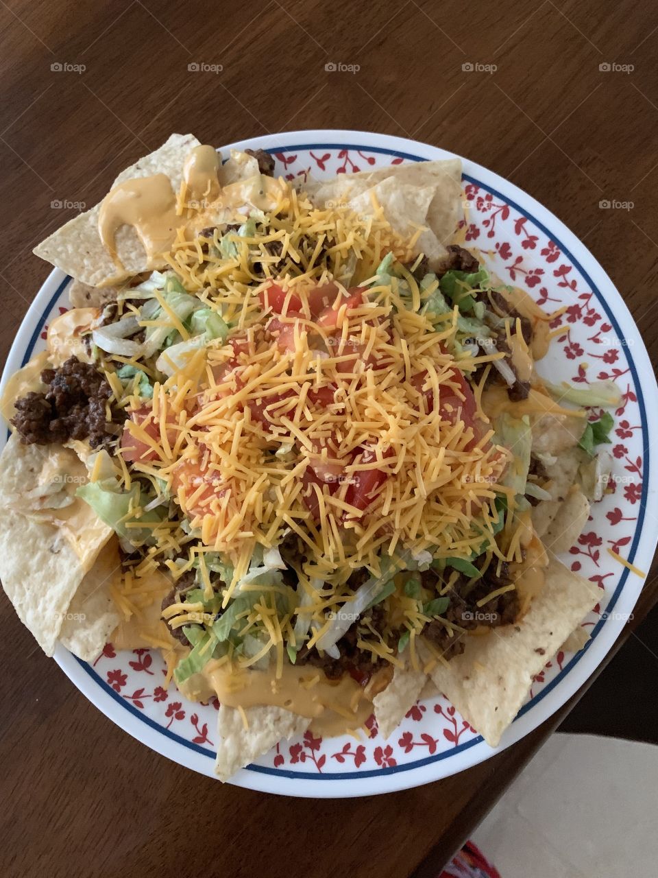 Homemade Nachos Yum Yum! #tasty #mexican #mexicanfood #loaded #beef #fresh #cheese #cheesy #layered #delicious #nachocheese #dicedtomato #lettuce