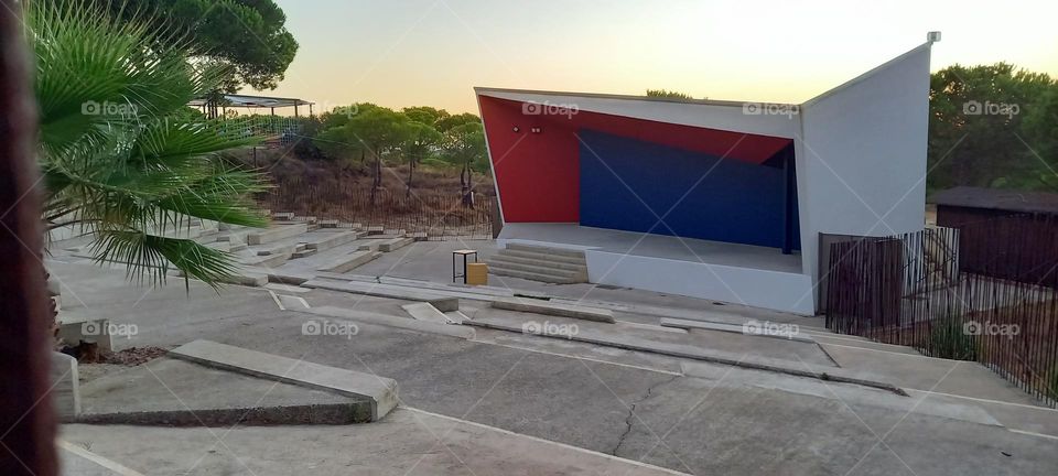 Auditorio al aire libre en plena naturaleza