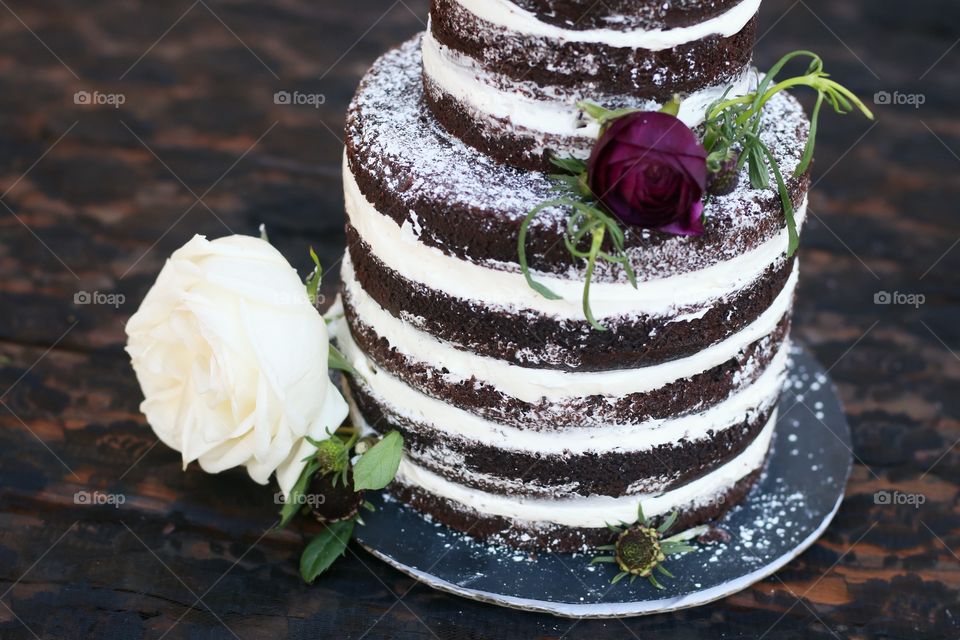 Naked wedding cake 