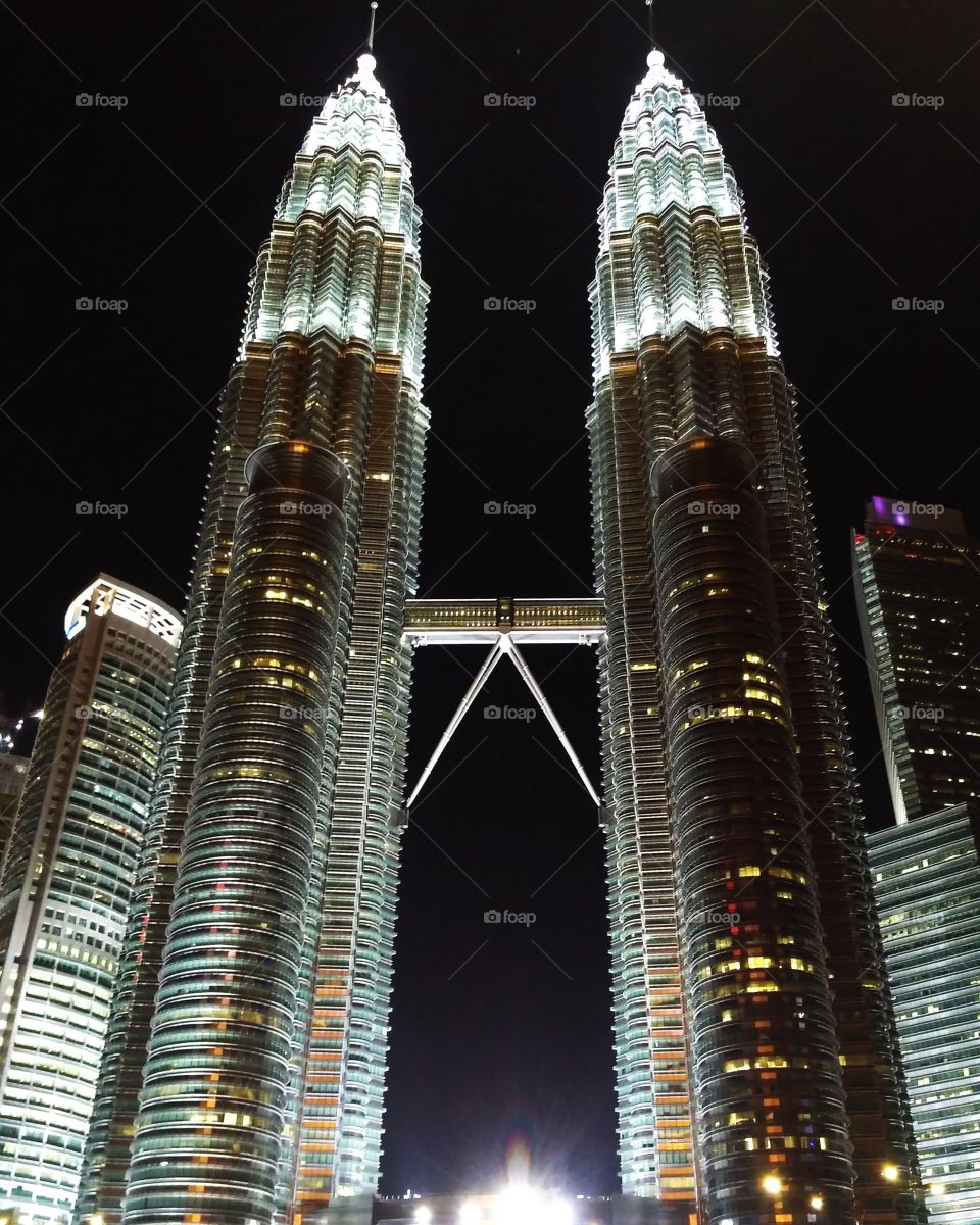 twin tower Petronas at night