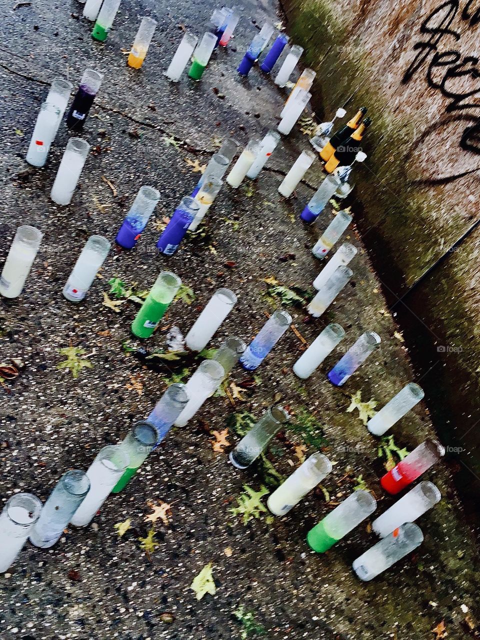 „Nico“ was shot to death at a deli in Fort Greene, Bklyn in 2020 & the outpouring of public sympathy was intense. Waverly St bet Fulton & Gates St became a memorial to him w candles in the shape of an S and a R on the sidewalk. Hypnotic Productions