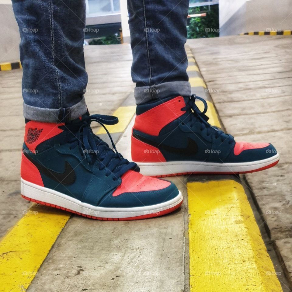 Russel Westbeook Air Jordan I features an energized teal and Infrared colorway across the leather and synthetic nubuck upper, accented with black and then completed with Westbrook’s “RW” logo on each tongue. -copied from sneakernews -