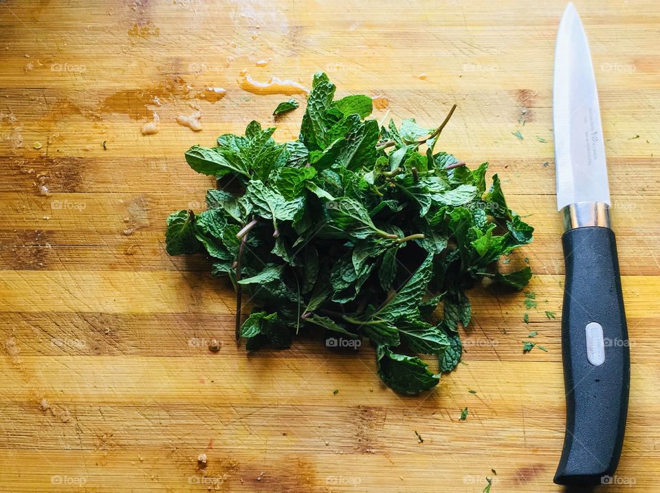 Mint leaves and knife