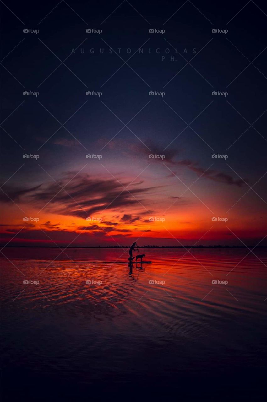 atardecer en el río