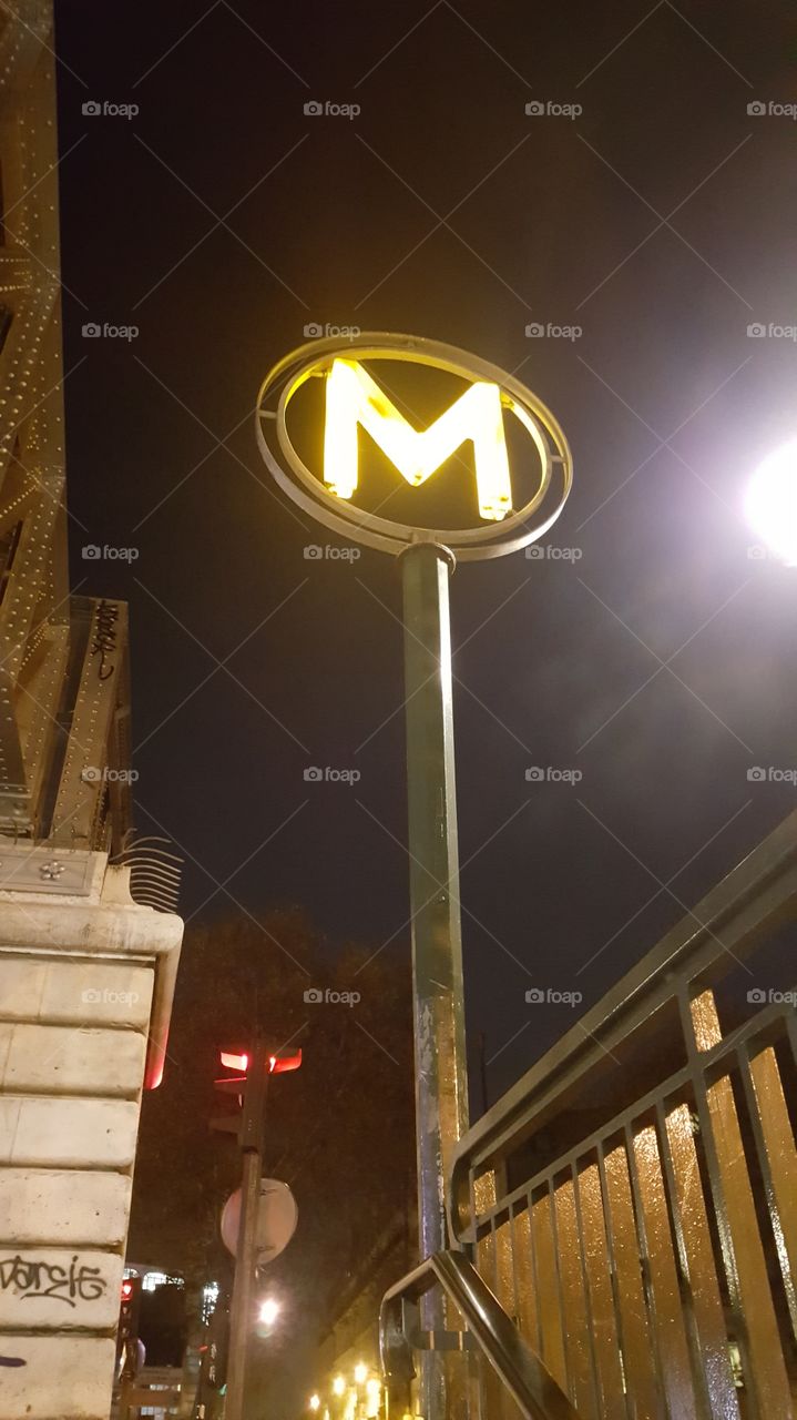metro Barbès Rochechouart