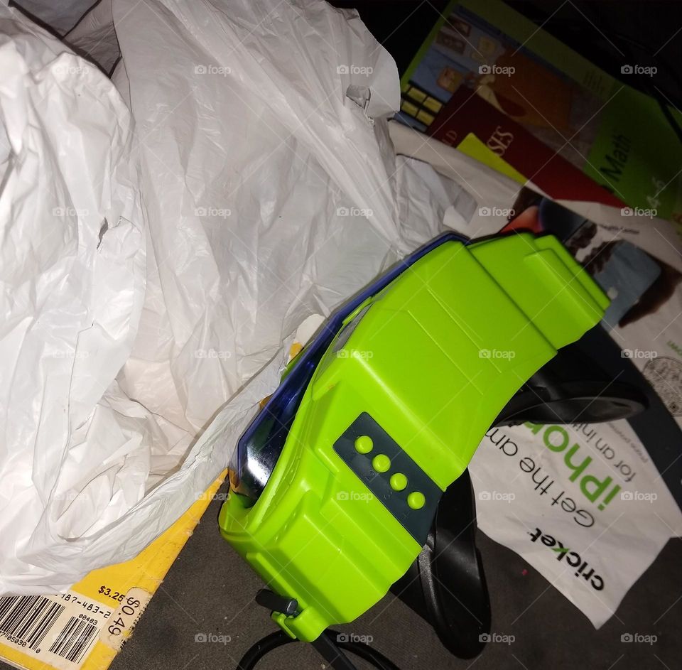 Various white and green contrasts throughout this pic.