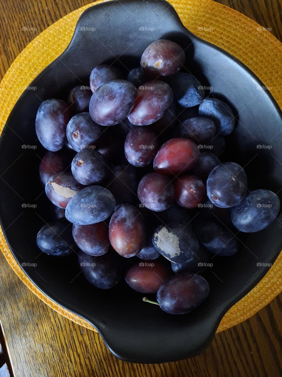 a bowl of late plumes