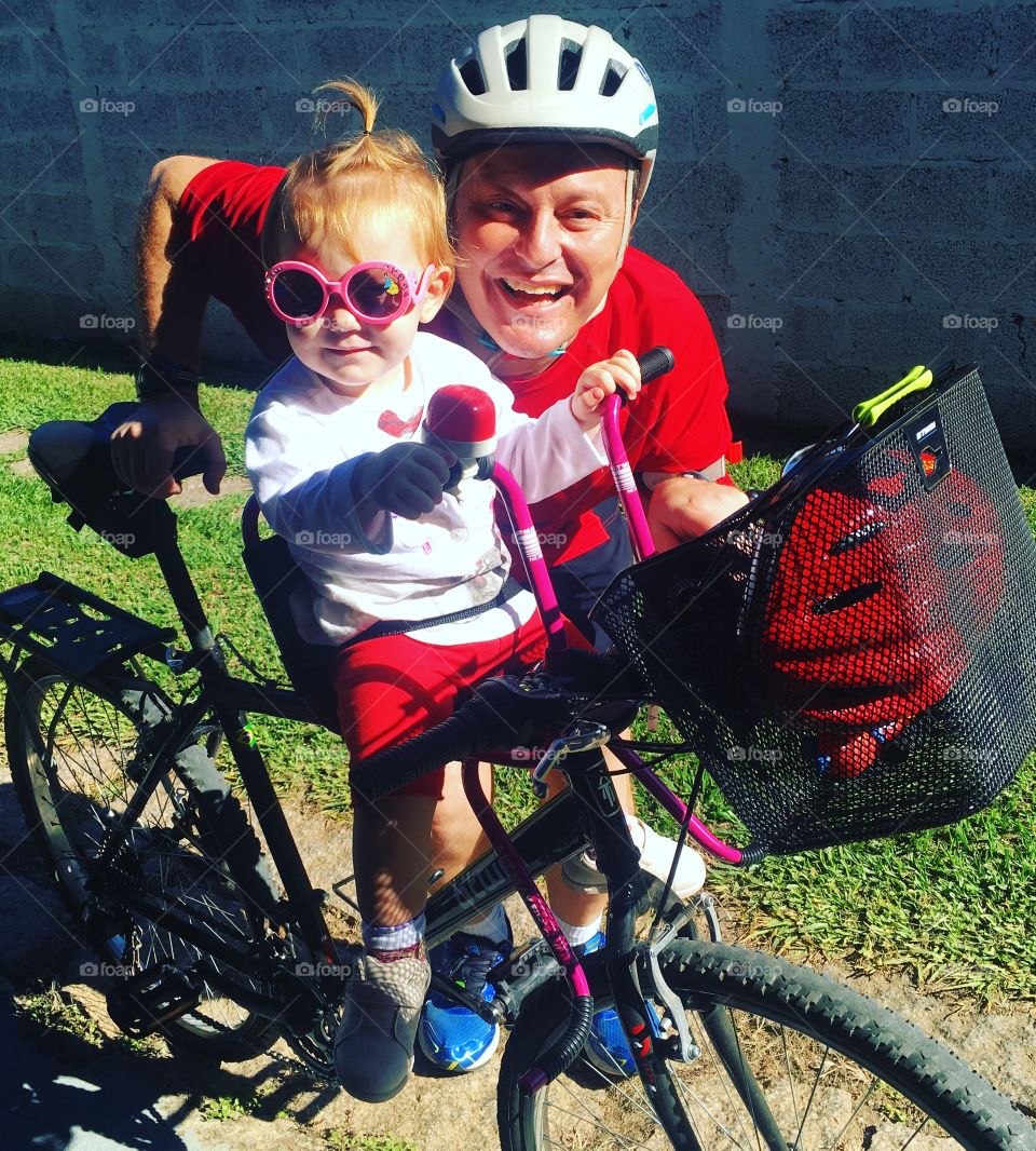 Com um #domingo maravilhoso igual a esse, como não ir pedalar c’as #crianças?
Pegue sua #bicicleta e vá se divertir, caso esteja em casa sem nada fazer!
🚲 
#bike #diversão #alegria #carinho #família #sorriso #felicidade 