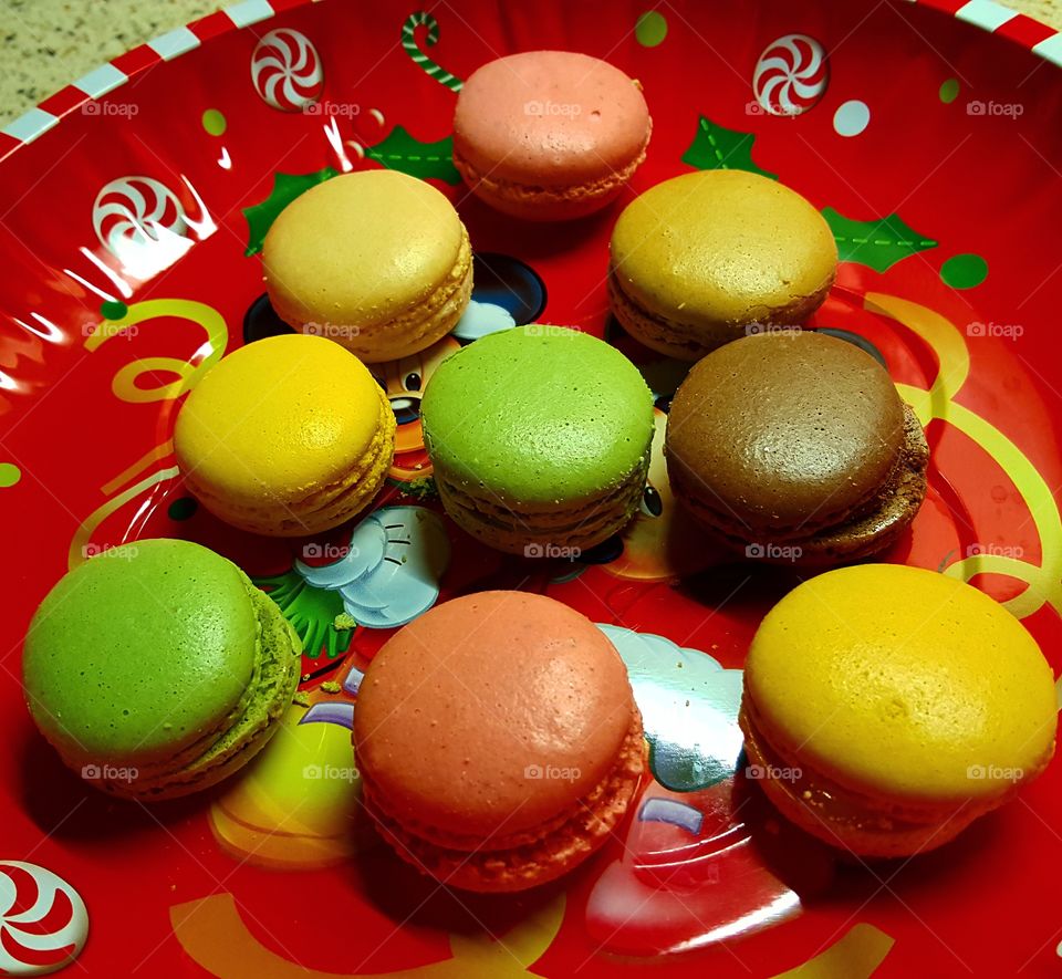 Using Macarons to make a Christmas tree!