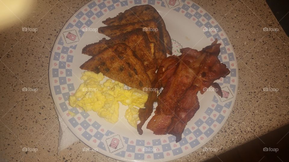 French toast ,scrambled eggs and bacon