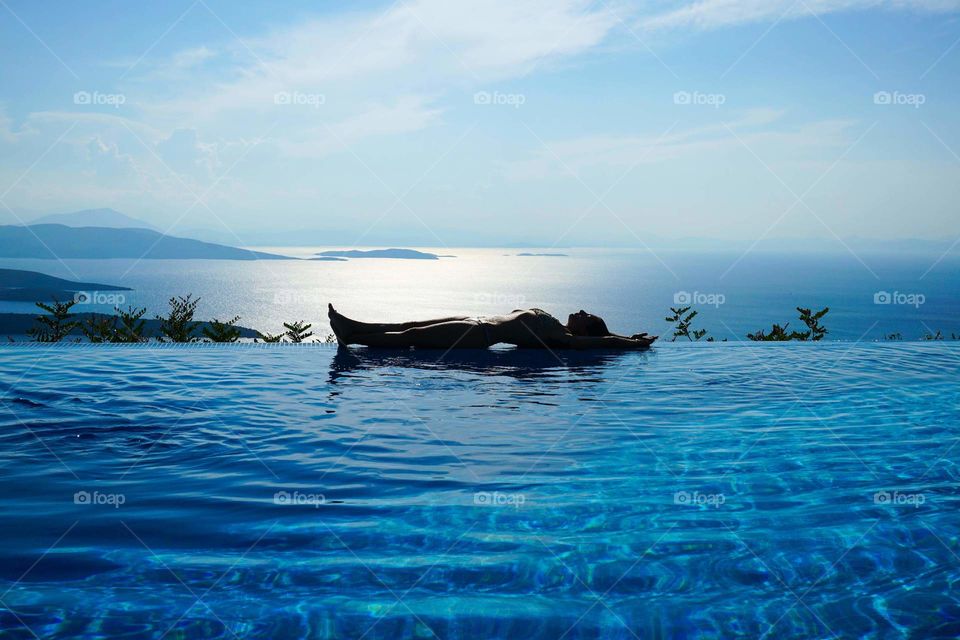 Relaxing on infinity pool