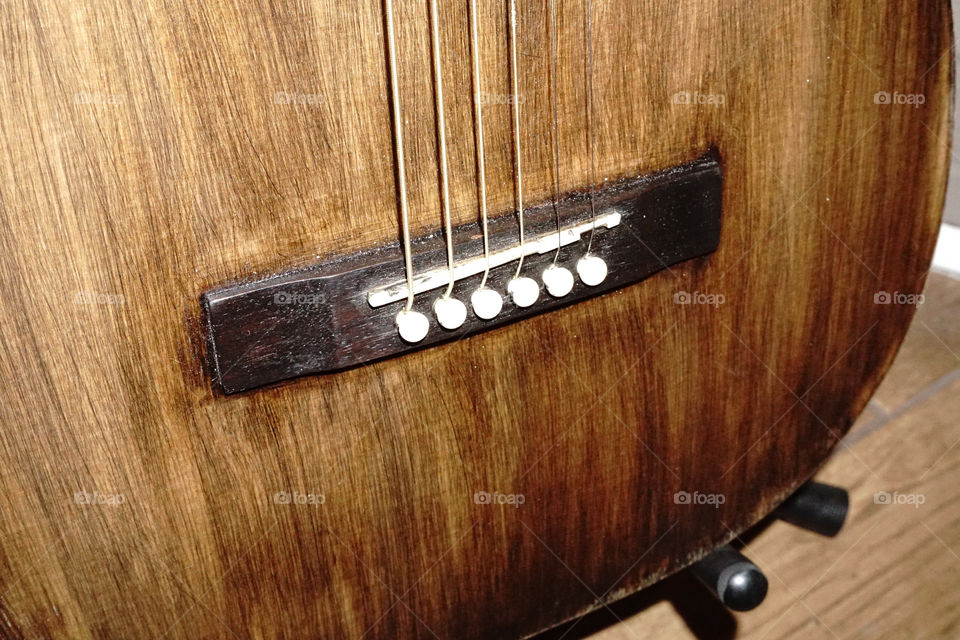 Guitar bridge 