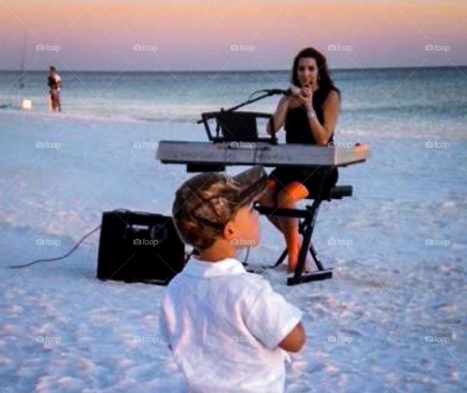 Keyboard . Beach weddings 