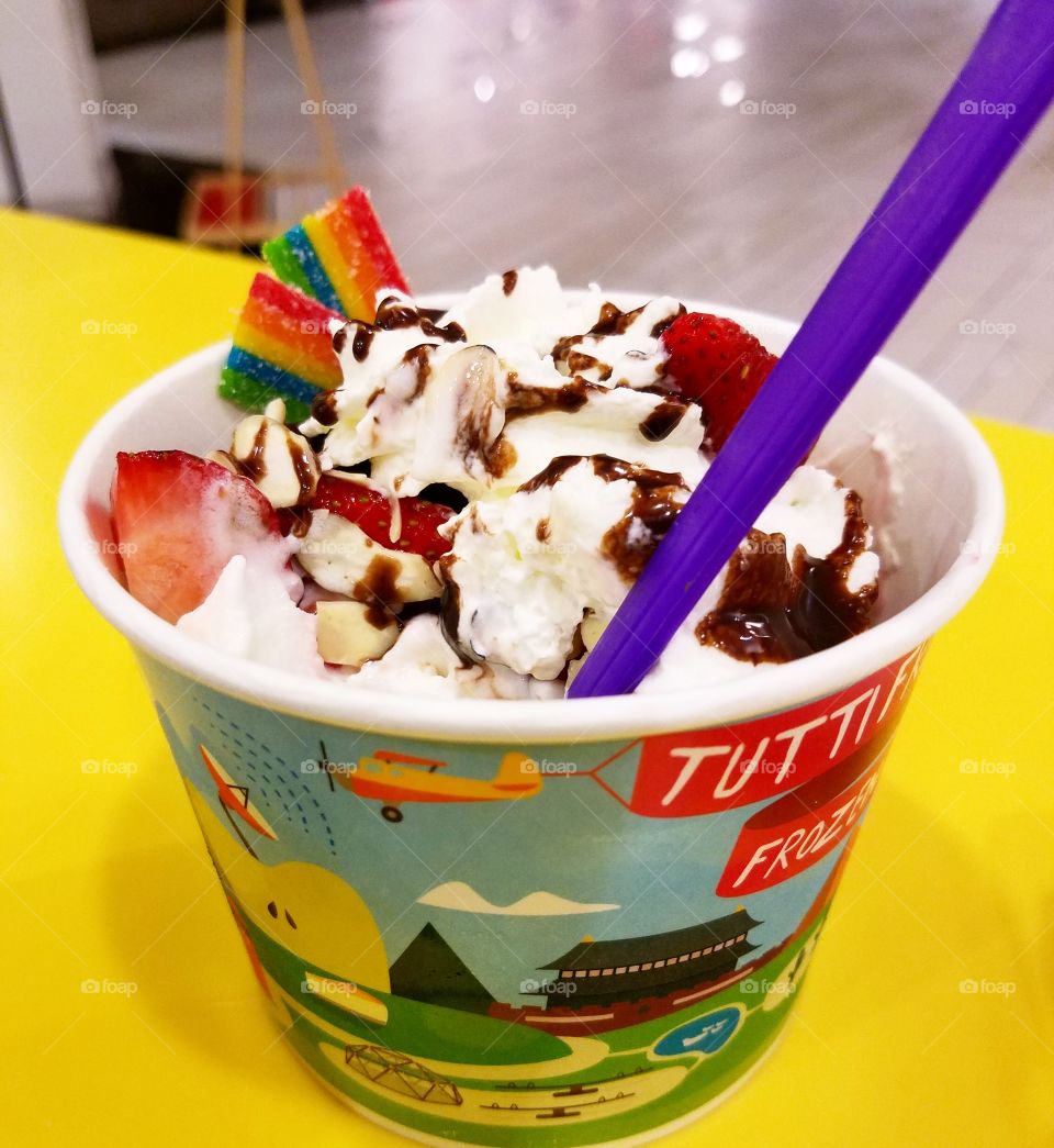 frozen yogurt cup