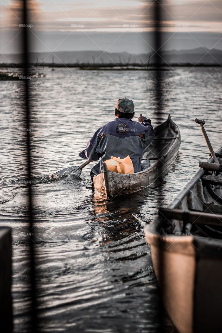 nelayan danau limboto pergi mencari ikan