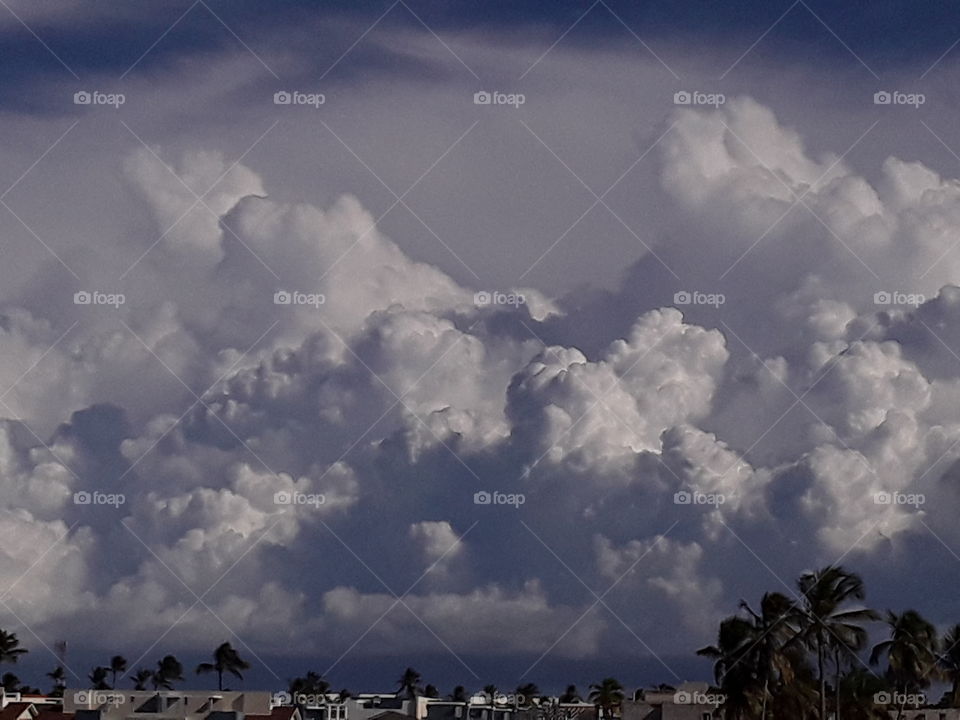 cielo nubes poderosas trópicos en la república dominicana