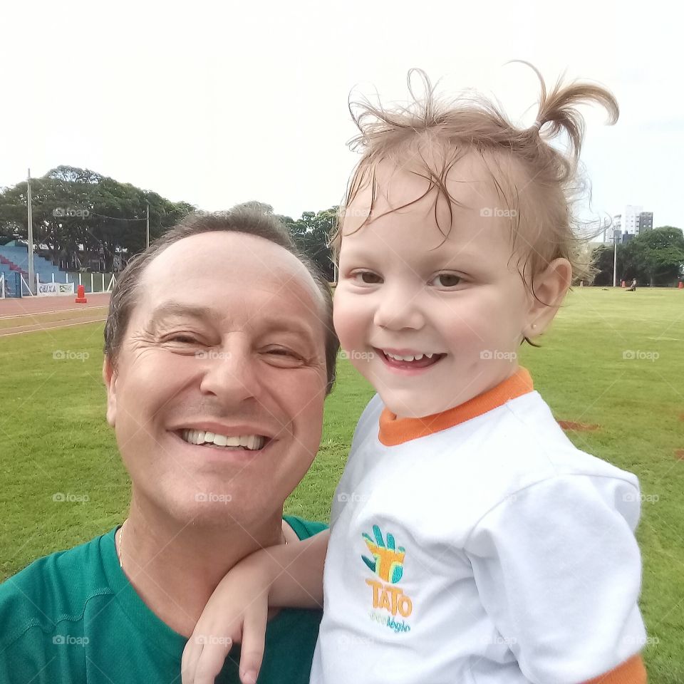 Minha filha e seu sorriso contagiante. Como não se sentir amado com essa carinha divertida?