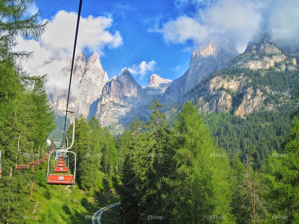 Overhead cable car