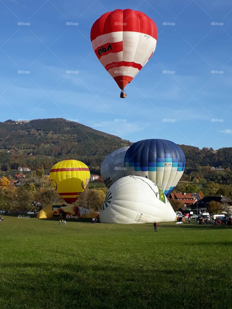 hot air balloons starting their voyage
