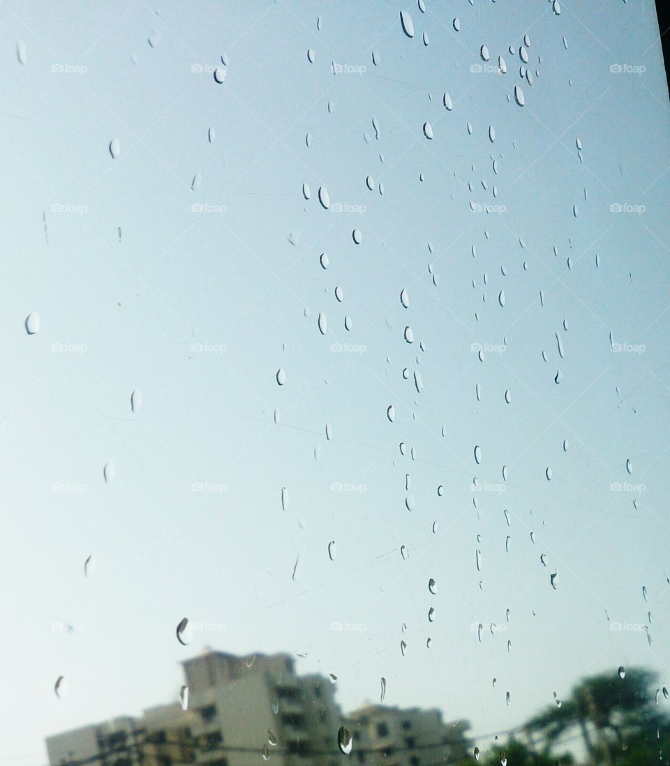 droplets . travelling 