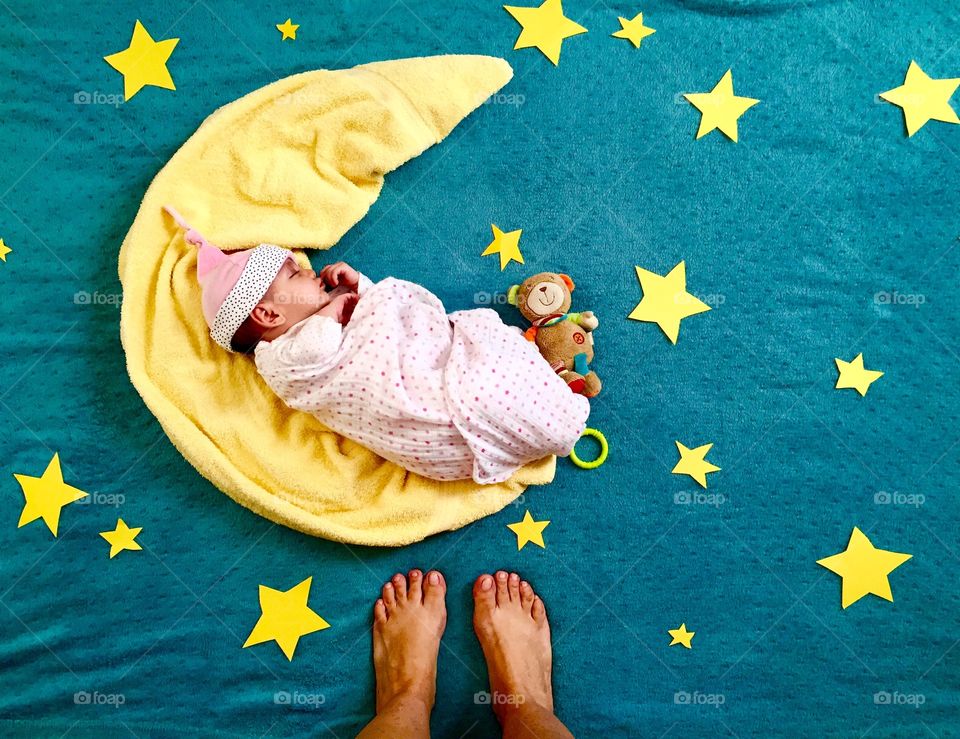 Baby photoshoot sleeping on moon 