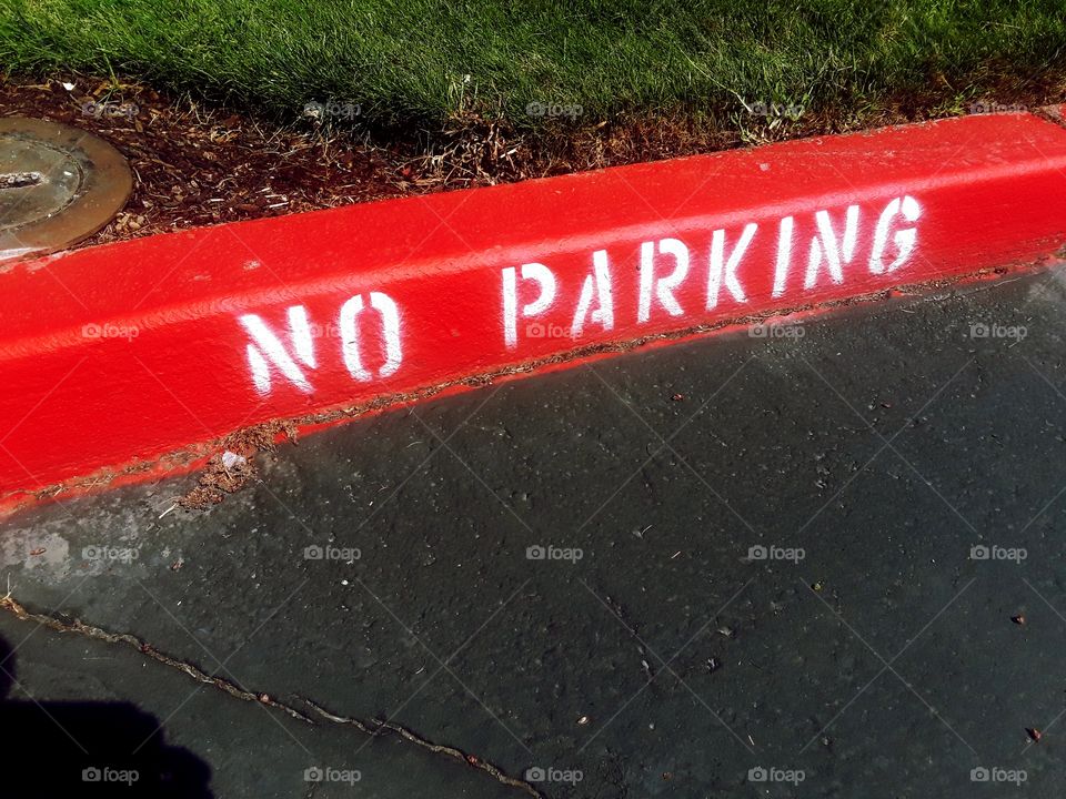 NO PARKING