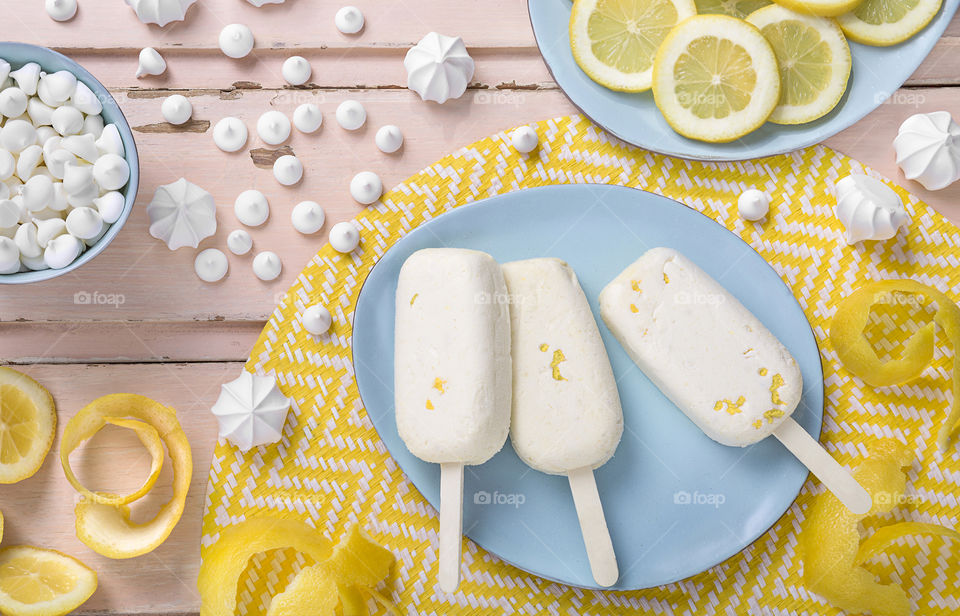 lemon pie popsicle, creamy and deliciously sweet
