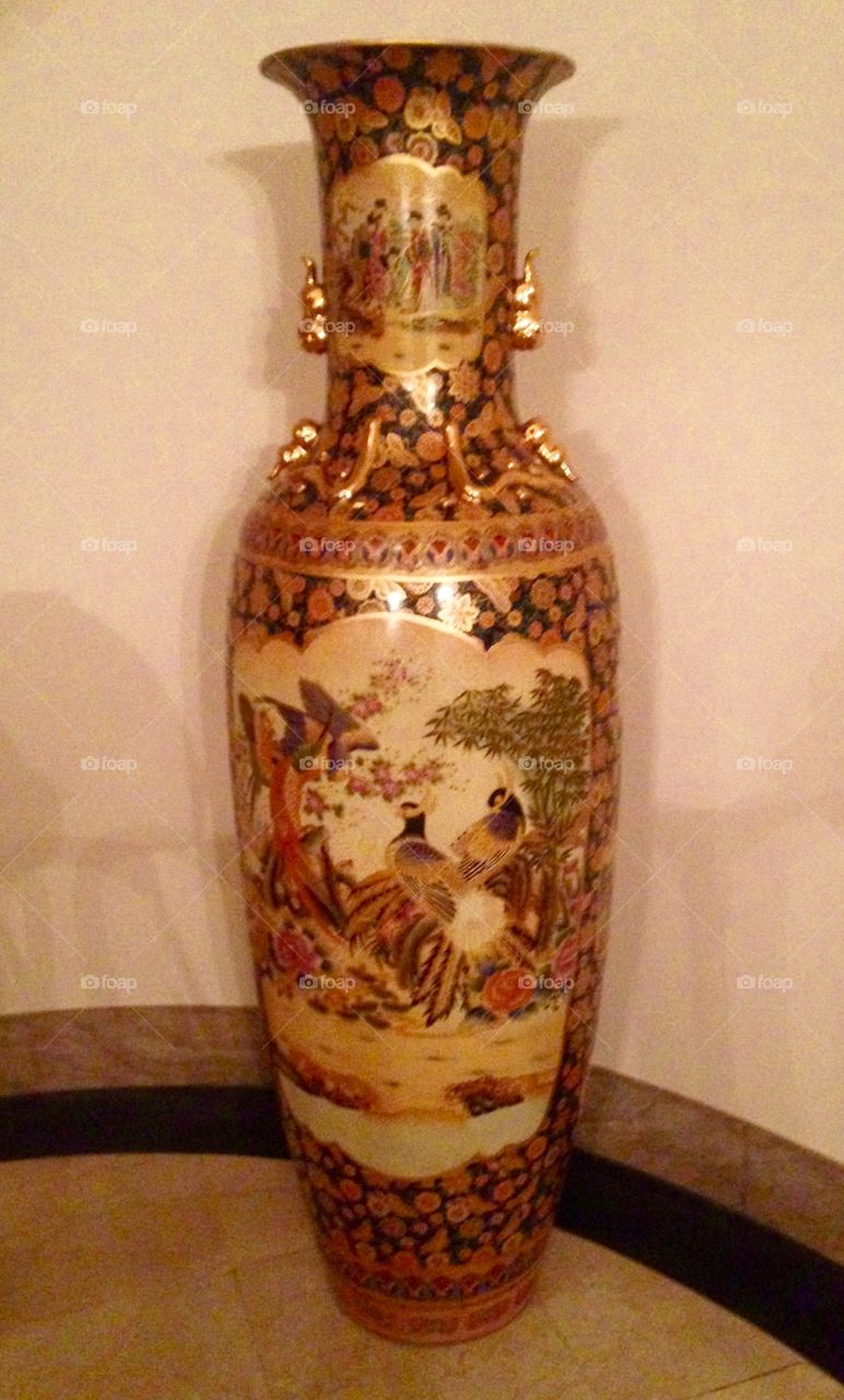 Chinese urn