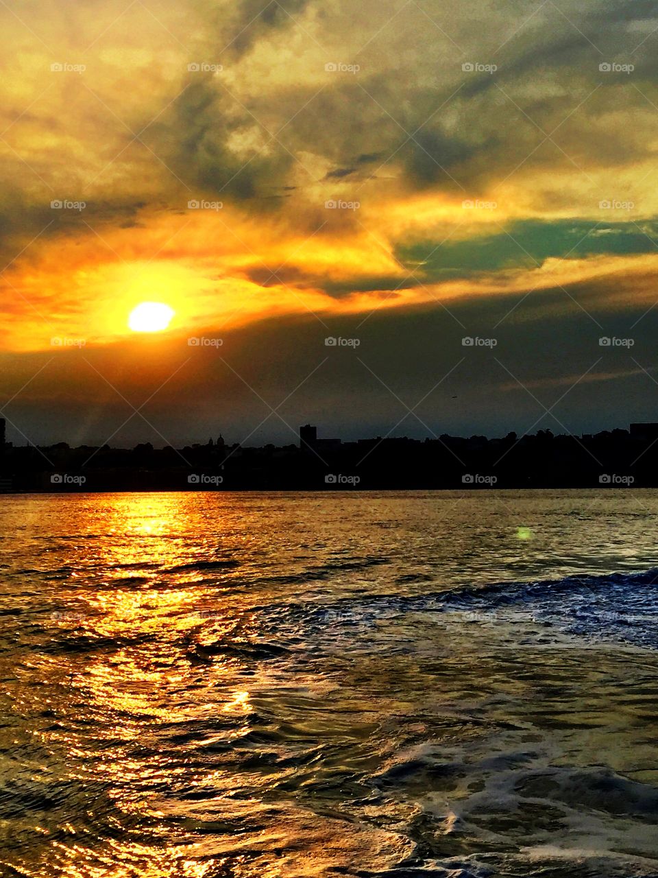 Sunset, New York City . Sunset on the Hudson River, New York City 