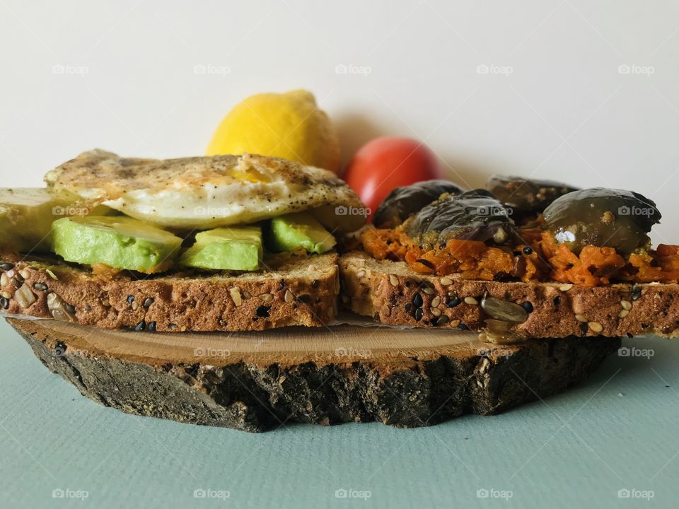 Sandwich with grilled veggies and poached egg