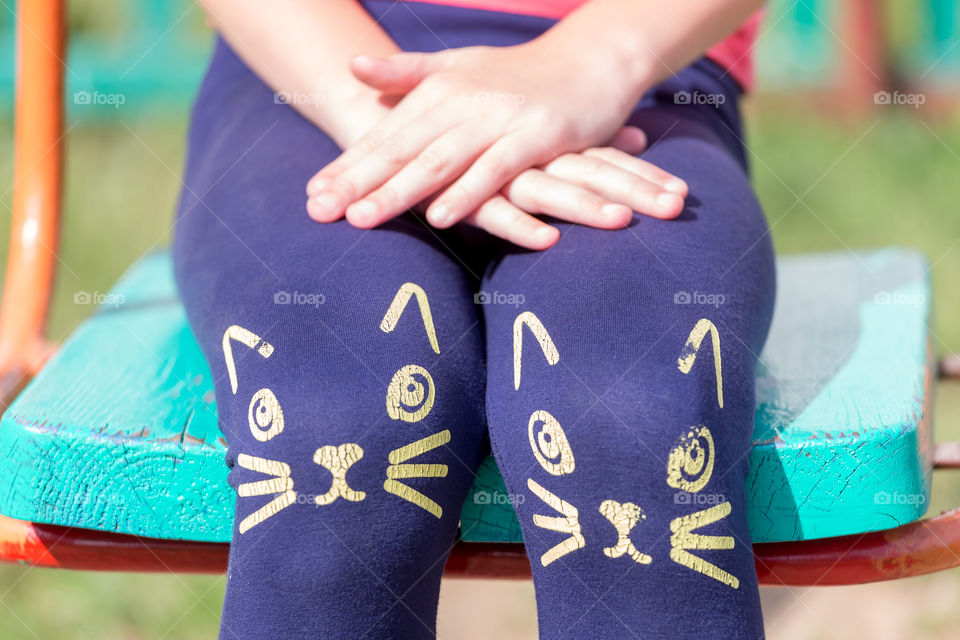 Eyes of kitten on leggings