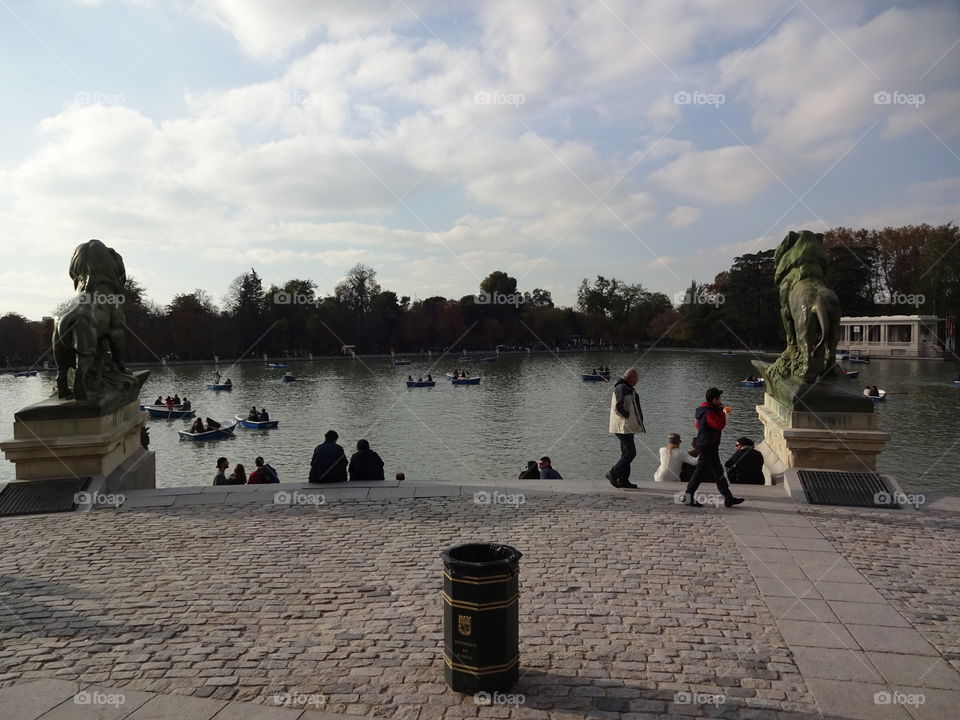 people in the retiro park