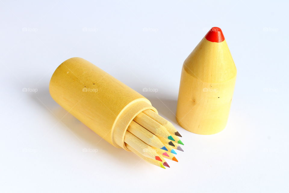 crayons container