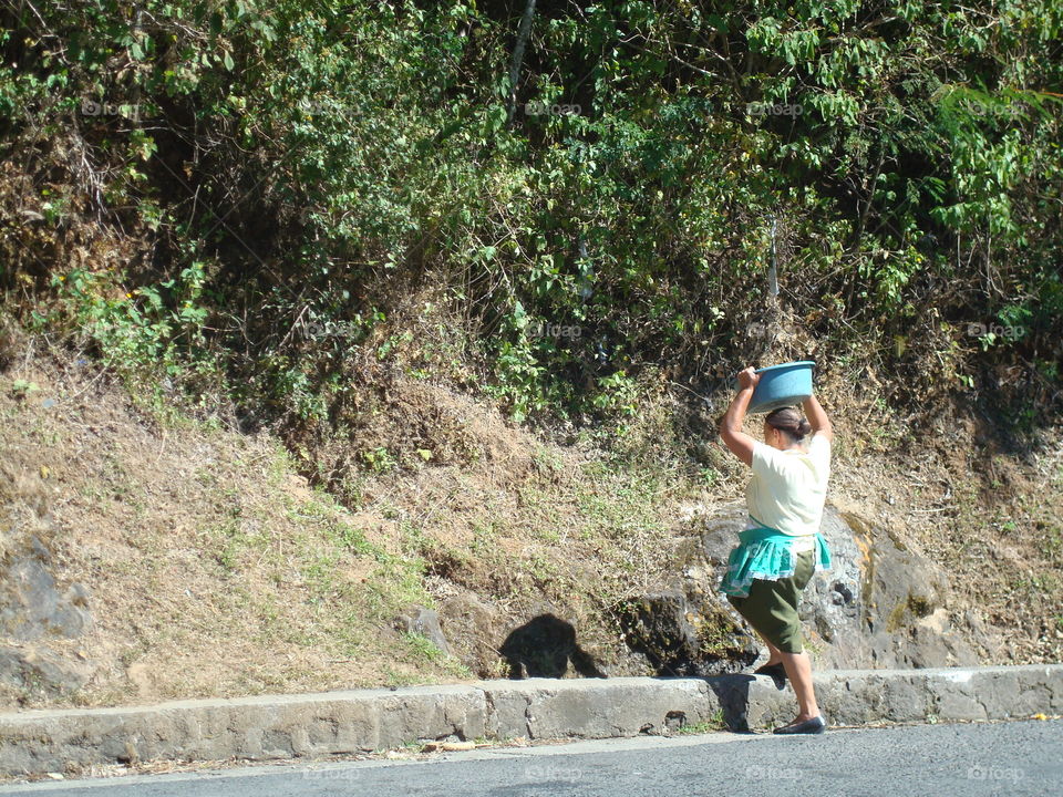 Acarreando agua