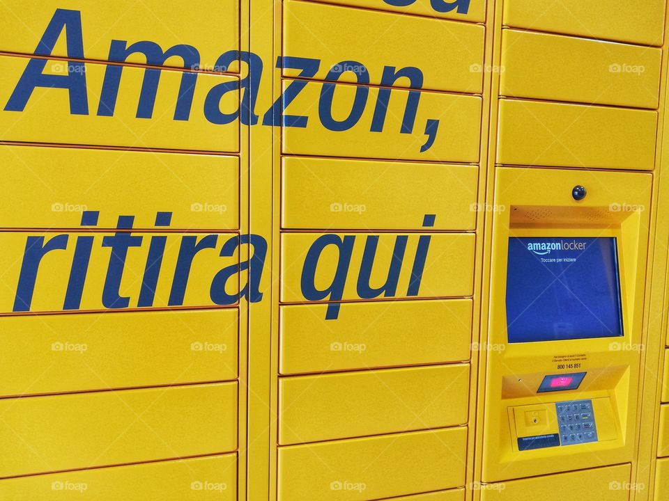 Amazon locker: point of withdrawal in a supermarket