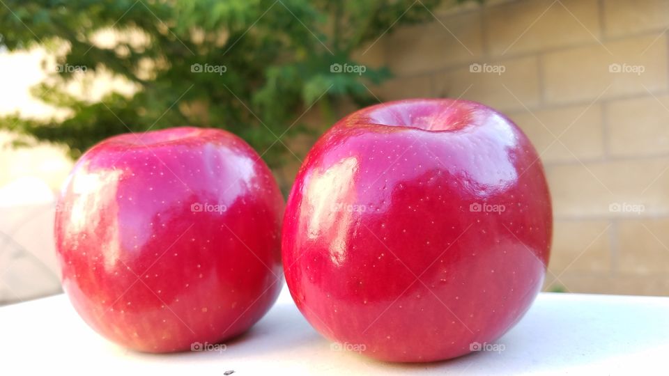 Red juicy apples