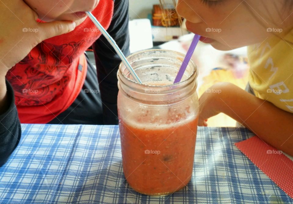 Fresh fruit smoothie - Sharing smoothie