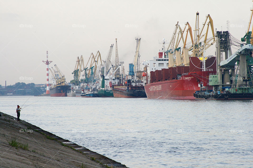 Fishing at the port 