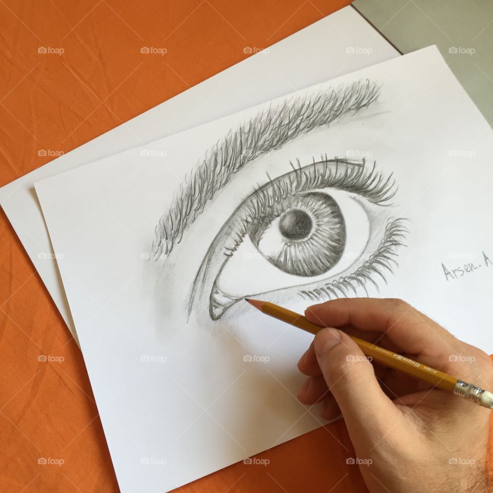 Drawing a realistic eye 
