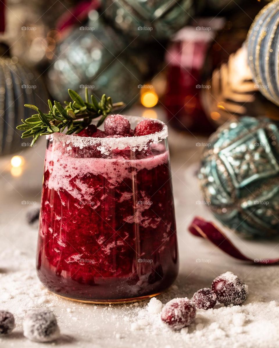 Frosted mistletoe margarita